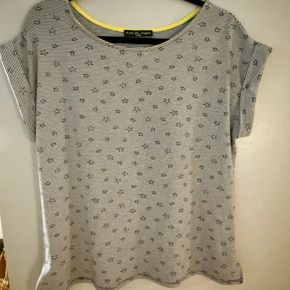 Kim & Cami Black and White Patterned Tee